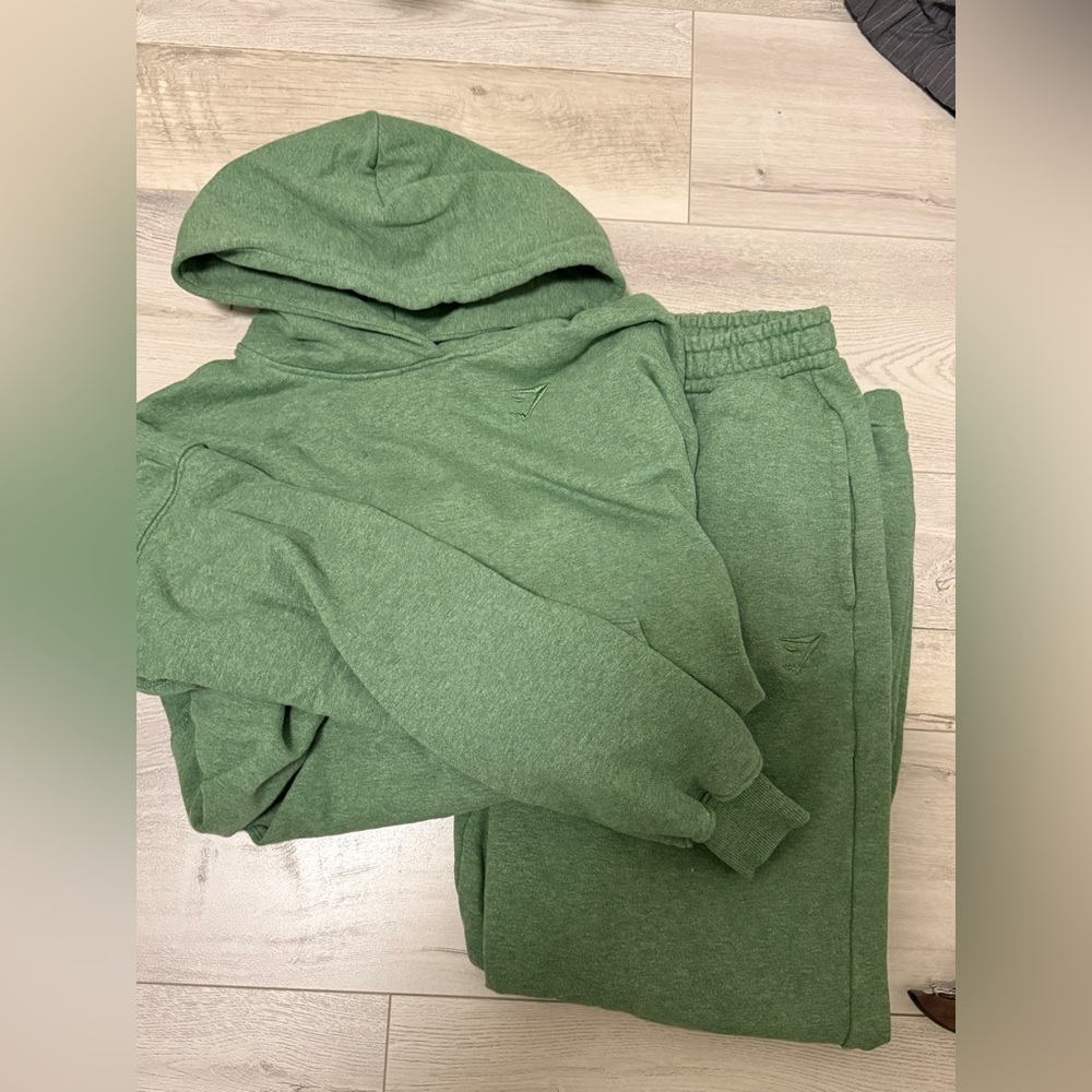 Gymshark sweatsuit | green